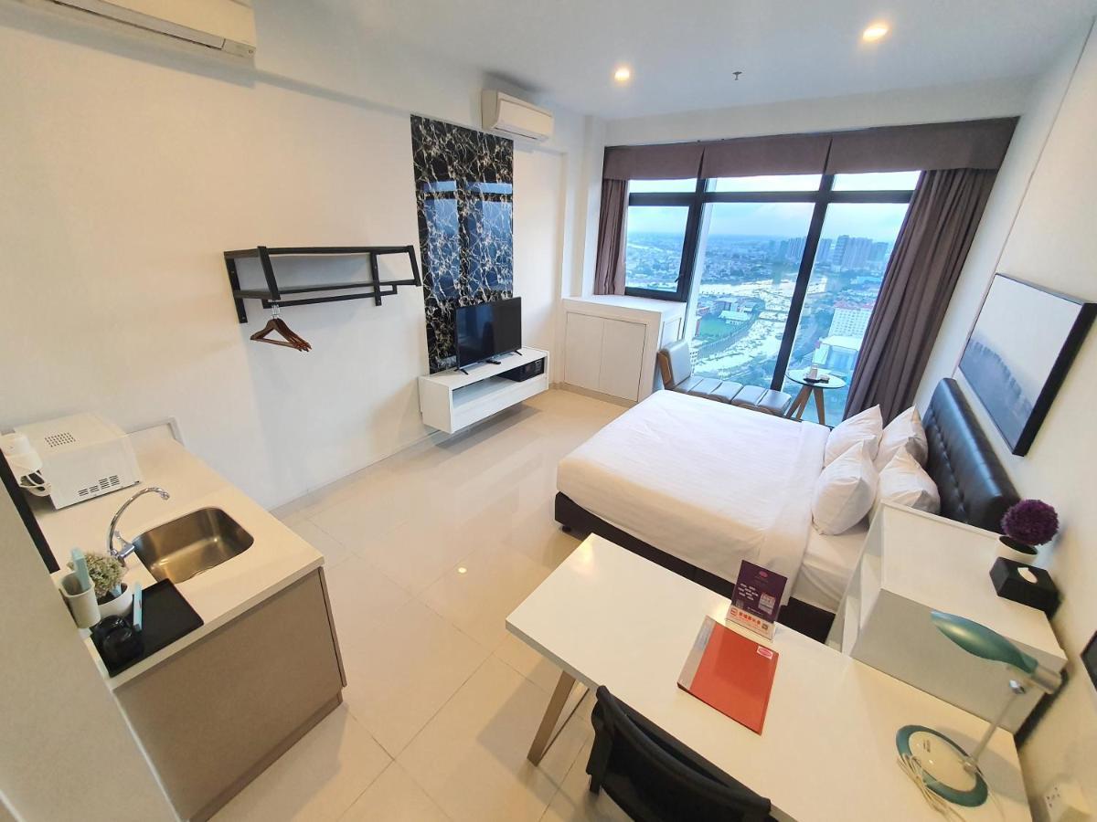 The Bridge Club Hotell Phnom Penh Exteriör bild