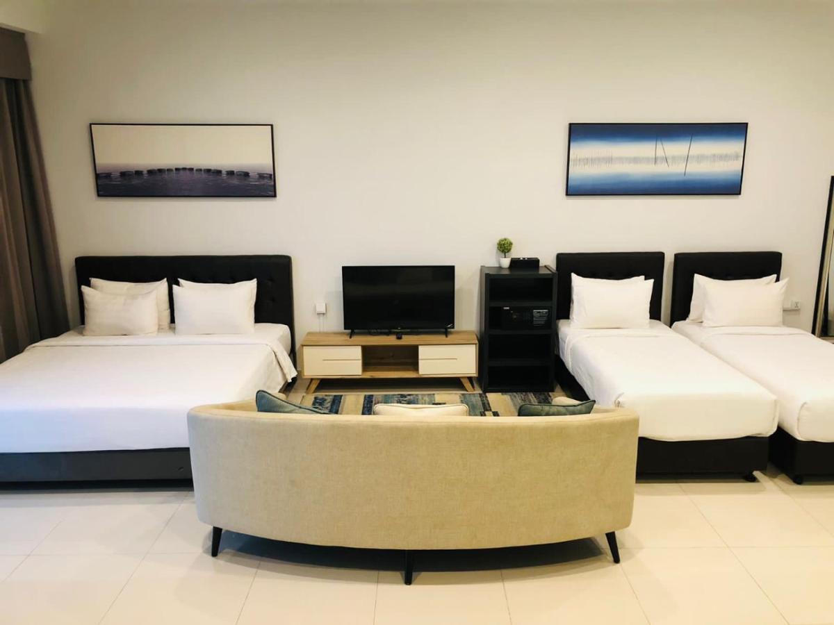 The Bridge Club Hotell Phnom Penh Exteriör bild