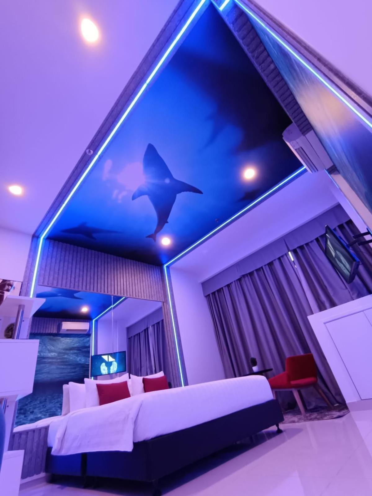 The Bridge Club Hotell Phnom Penh Exteriör bild