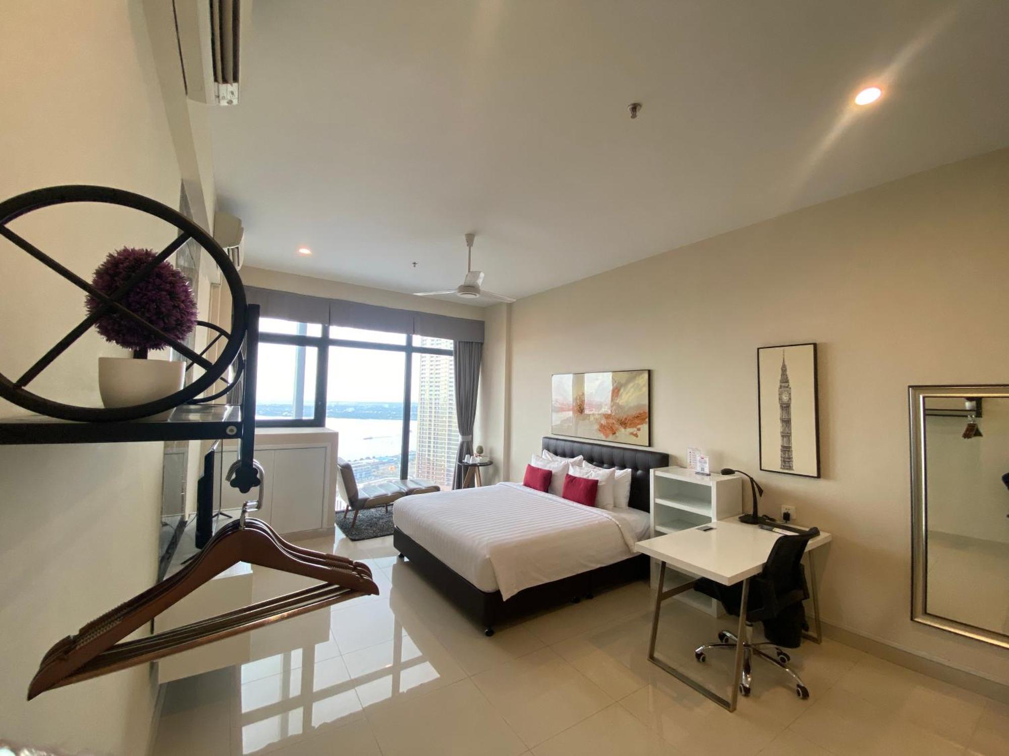 The Bridge Club Hotell Phnom Penh Exteriör bild