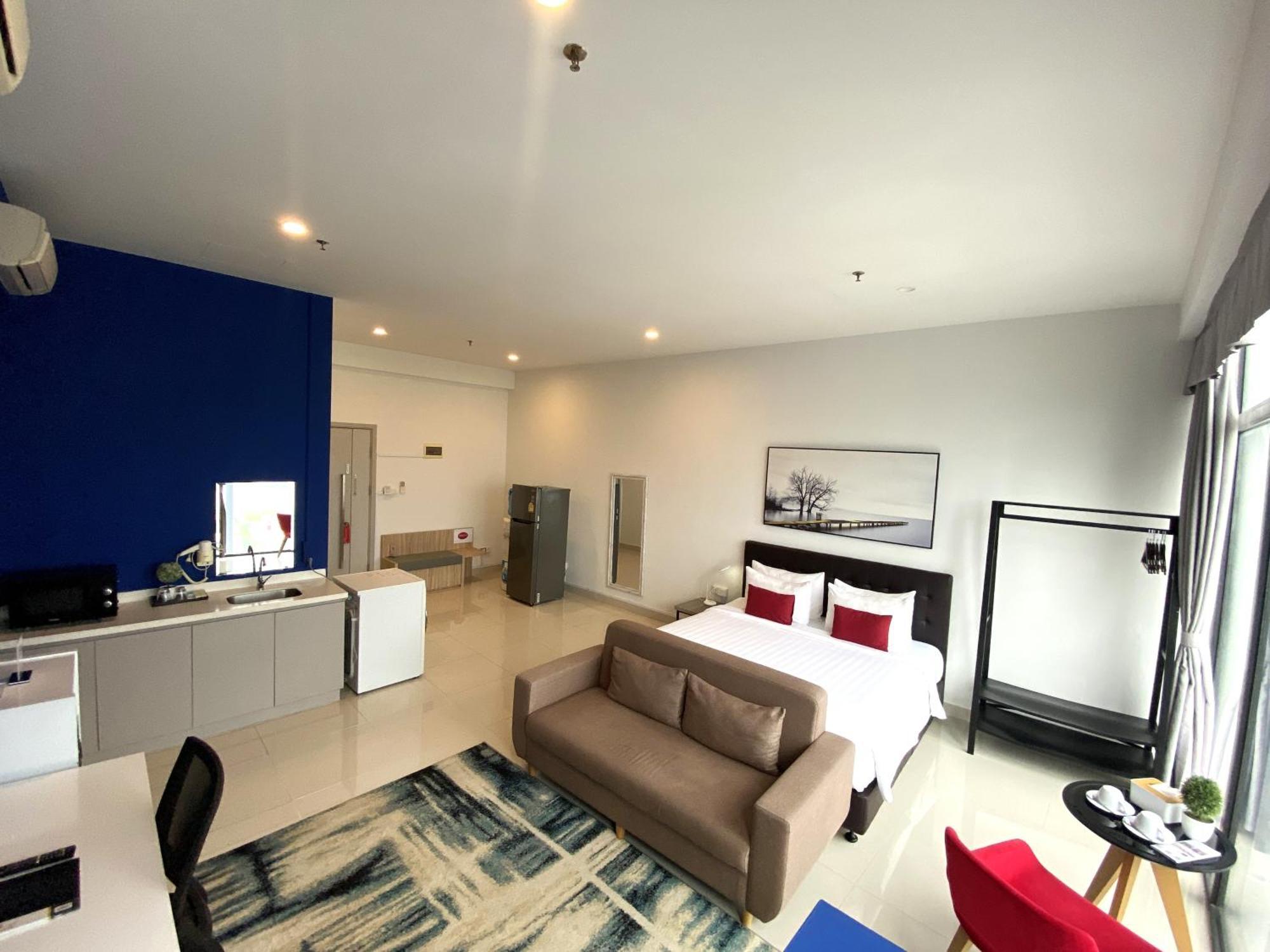 The Bridge Club Hotell Phnom Penh Exteriör bild