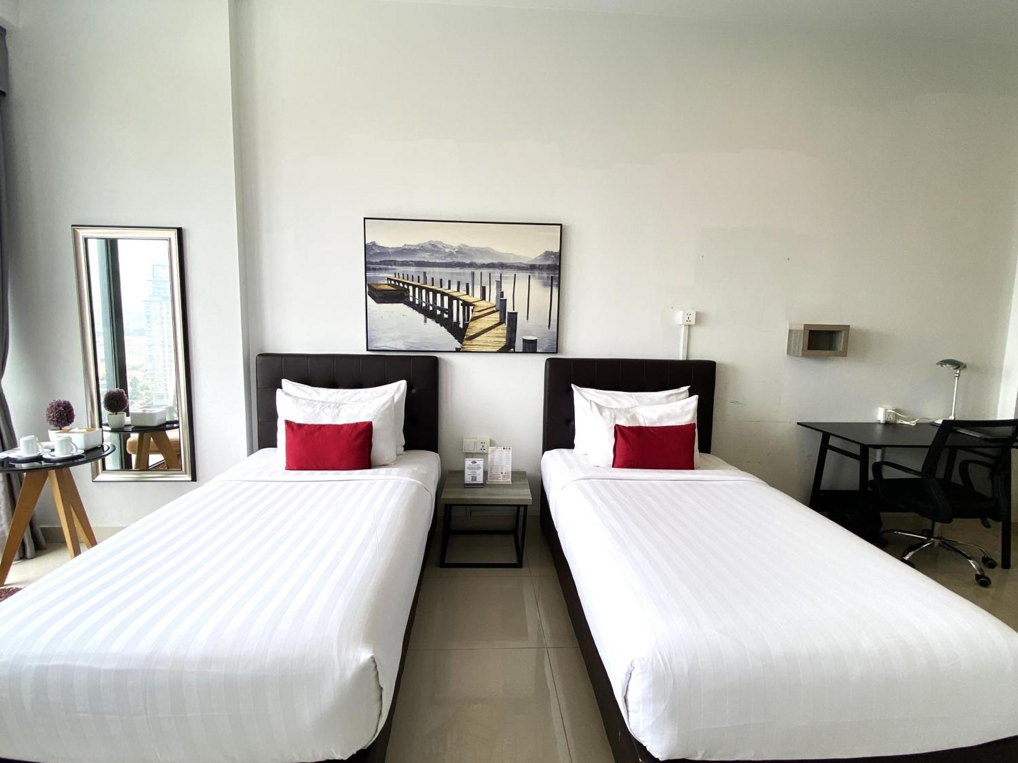 The Bridge Club Hotell Phnom Penh Exteriör bild