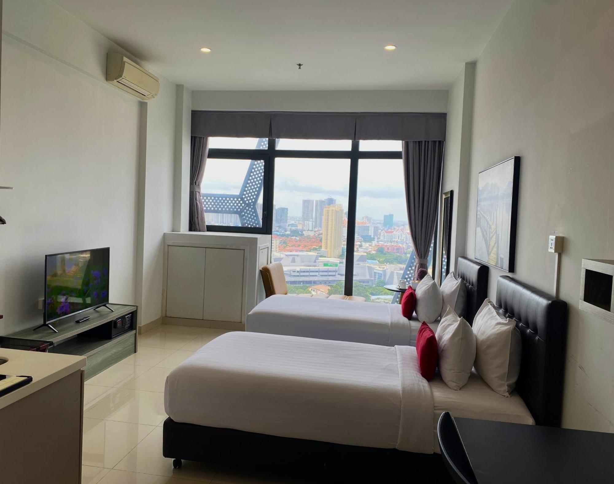 The Bridge Club Hotell Phnom Penh Exteriör bild
