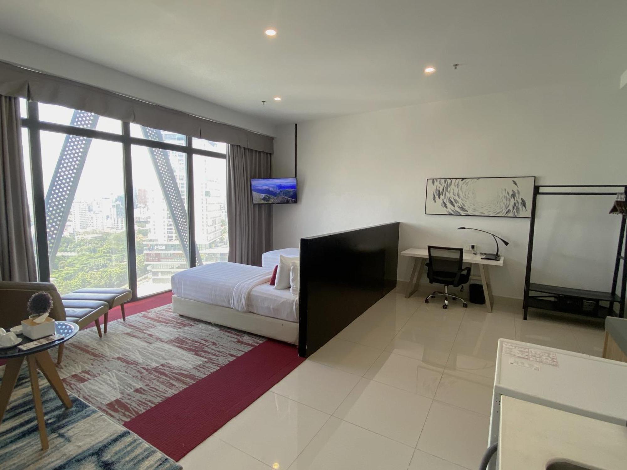 The Bridge Club Hotell Phnom Penh Exteriör bild